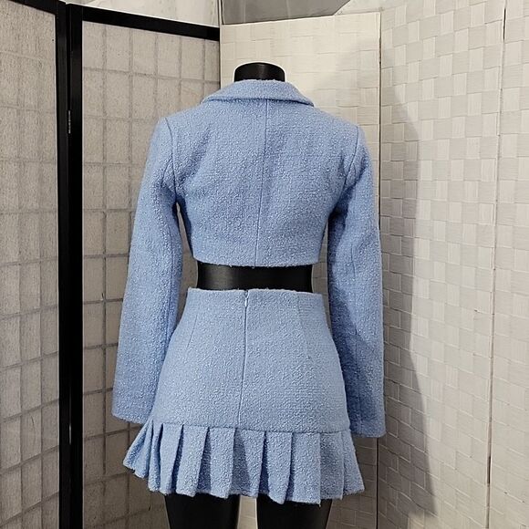 BRAND NEW WOVEN TWEED BLAZER FEATURING A CROPPED LENGTH, NOTCHED LABELS SETS - Picture 11 of 16